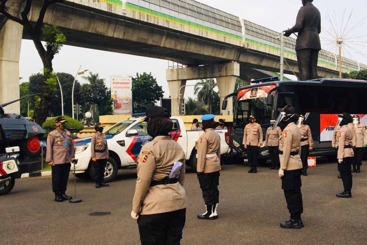 Polwan di 500 Polres adakan baksos di Hari Kartini