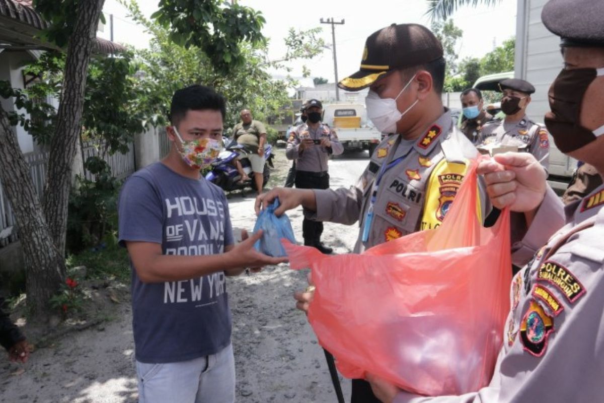 Polres Simalungun bakti sosial bagi sembako di Rambung Merah