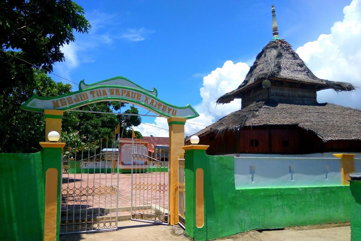 Warga Muslim di sejumlah desa di Maluku gelar tarawih 1 Ramadhan 1441 H