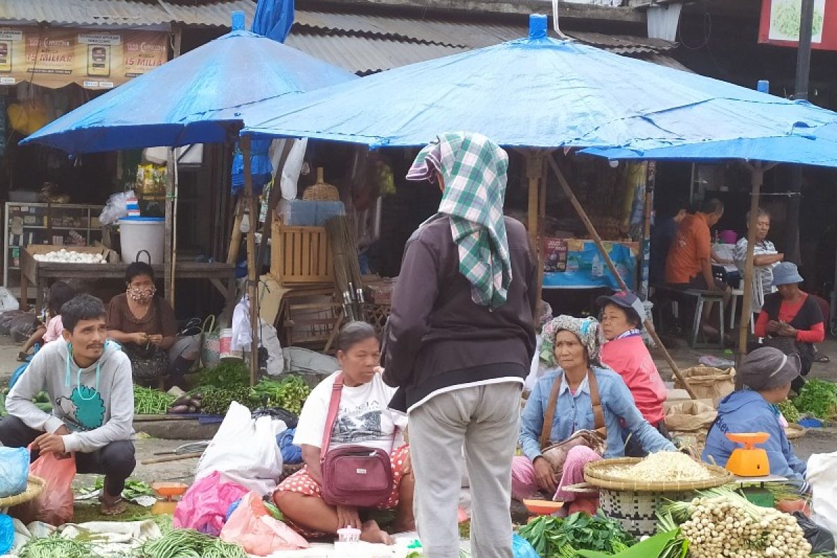 Perempuan-perempuan hebat di kaki lima pasar tradisional