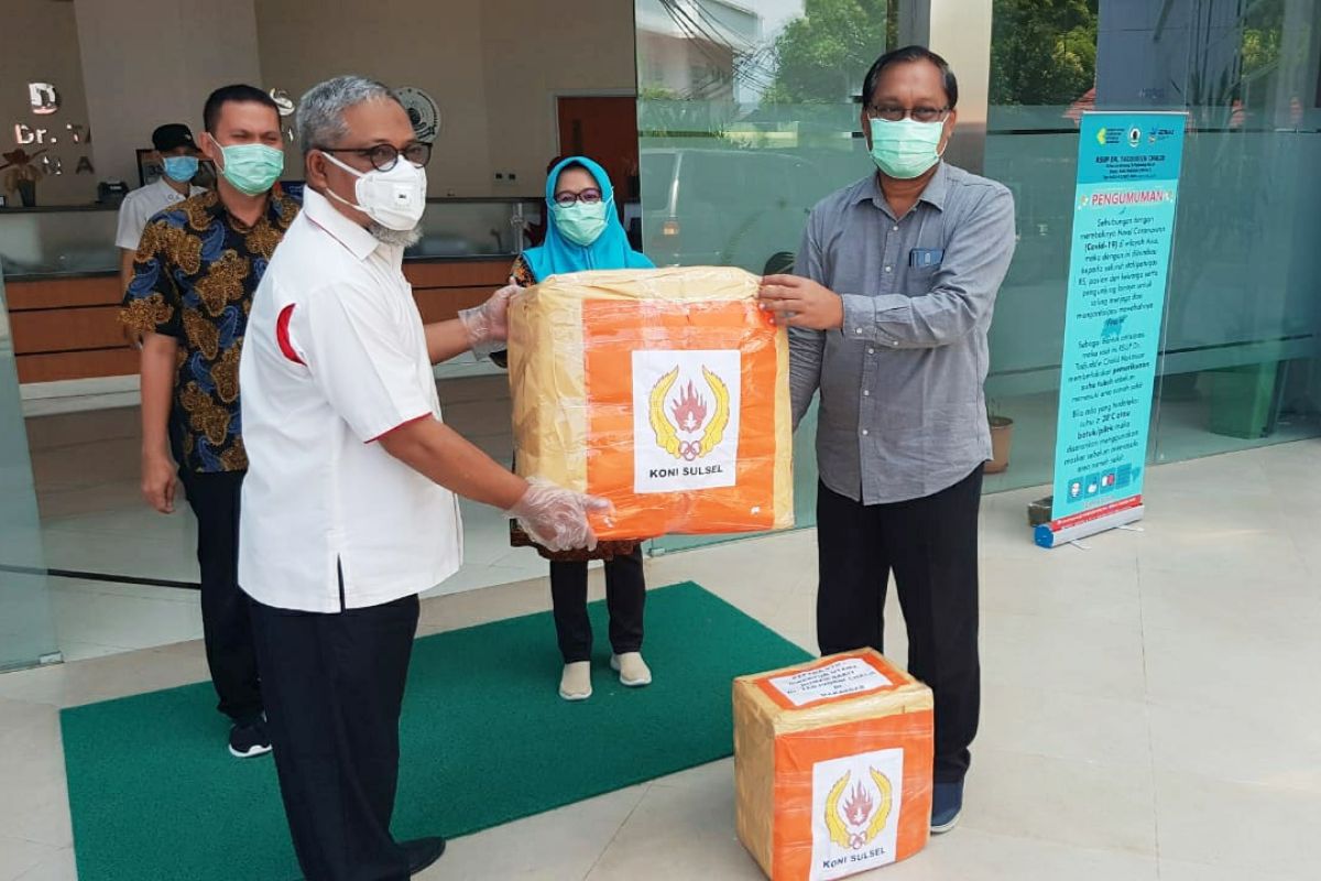 KONI Sulsel sumbang APD untuk tiga rumah sakit di Makassar