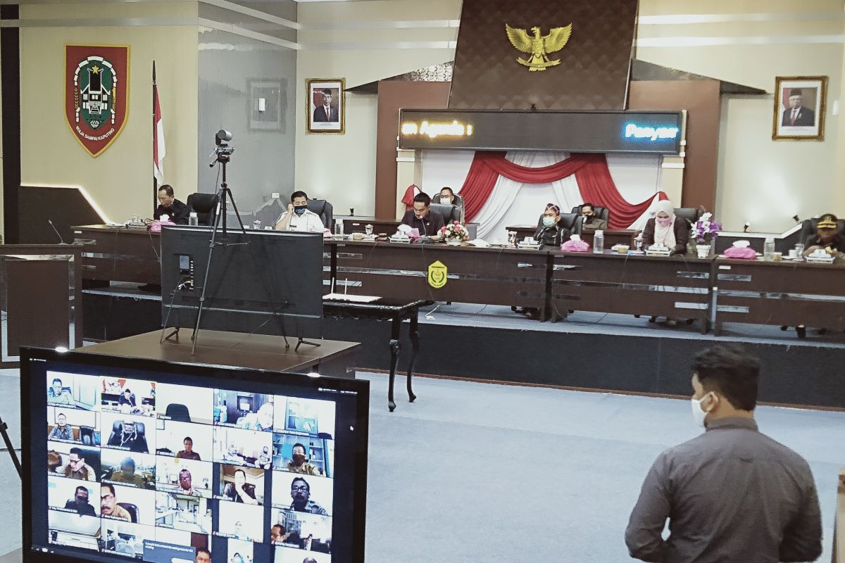 Puluhan anggota DPRD Banjarmasin ikuti rapat paripurna LKPj lewat daring
