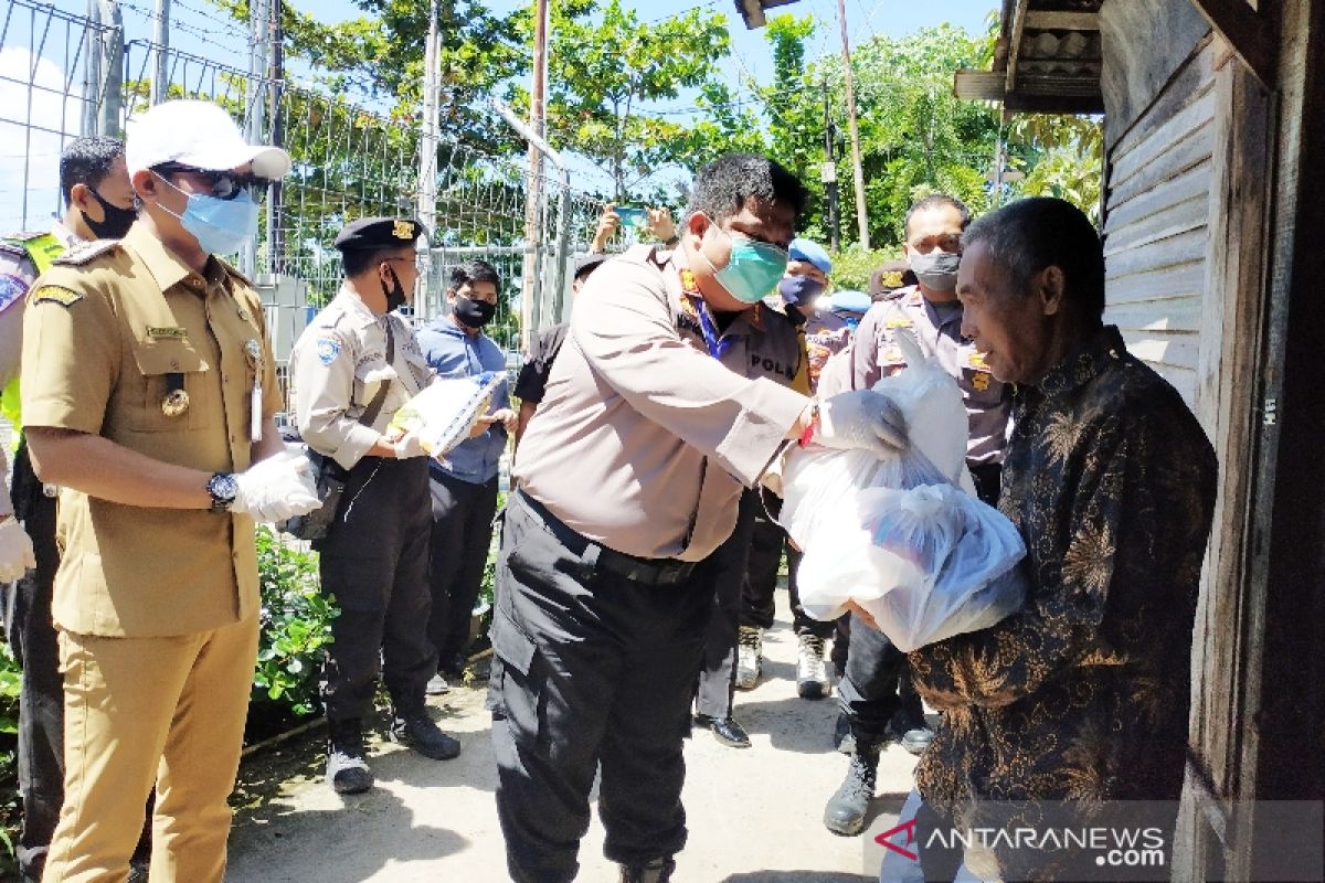 Bupati Kotim apresiasi Polres bagikan sembako untuk warga terdampak COVID-19