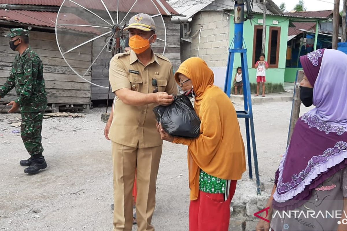 Forkopimda Bangka salurkan 600 paket sembako