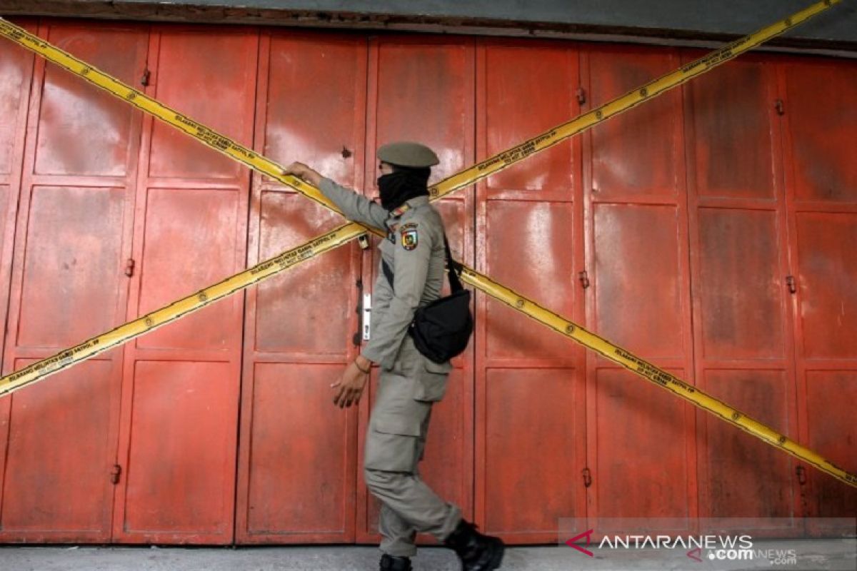 Pekanbaru sanksi 29 pelaku usaha langgar prokes COVID-19 di zona merah