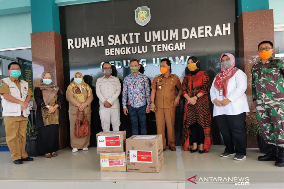 Hutama Karya sumbang ribuan masker dan APD untuk tenaga medis di Bengkulu