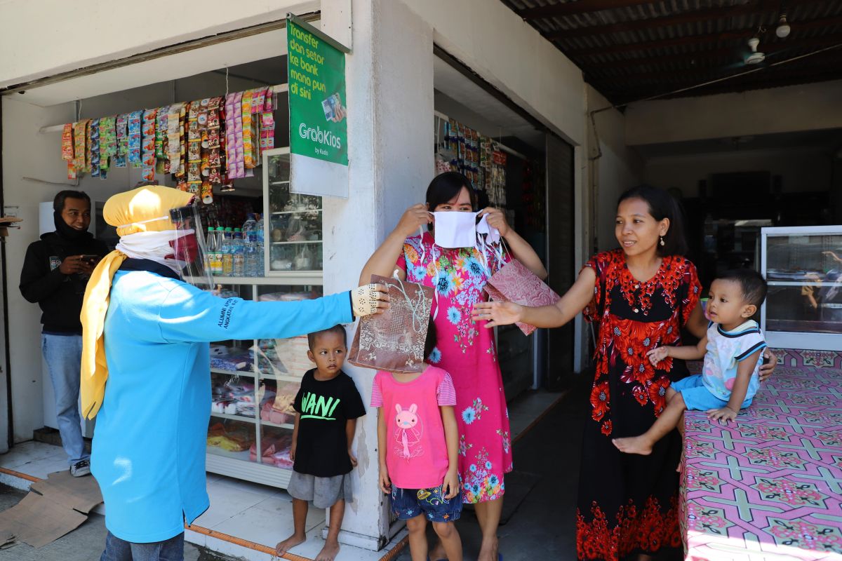 Pemkot Surabaya sebar belasan ribu masker di sejumlah pasar tradisional