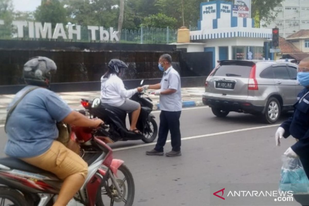 PT Timah bagikan 30.000 masker produk UMKM ke masyarakat Babel