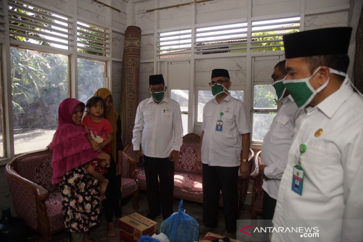 Dhuafa dan anak yatim terima daging 'meugang' jatah ASN Kemenag Aceh