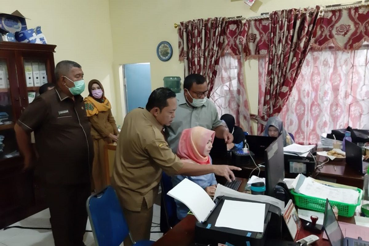 Wali Kota Sibolga cek kesiapan penyaluran bantuan pandemi COVID-19