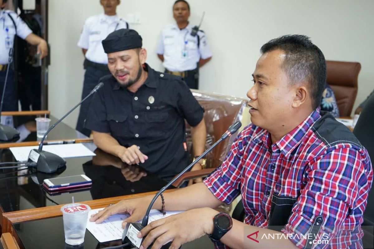 PDAM Tirta Tarum Karawang diminta bebaskan tagihan air masyarakat kurang mampu