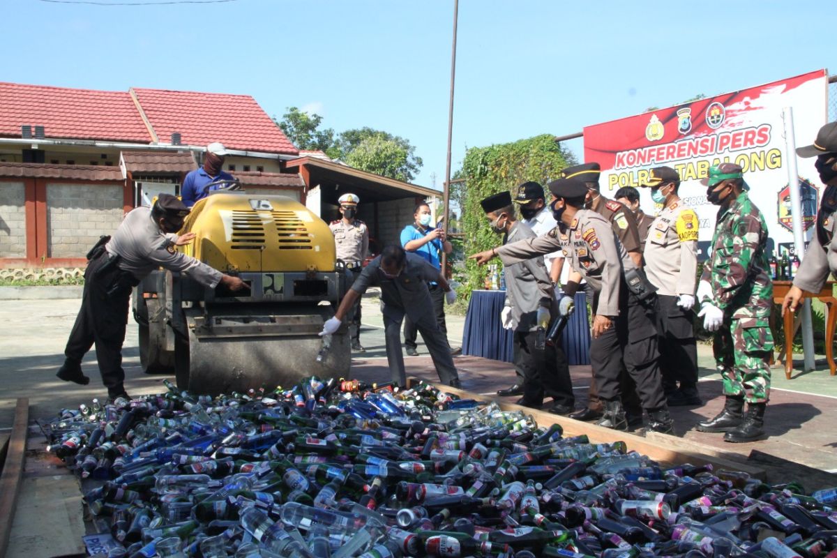 Polres Tabalong musnahkan miras hasil Operasi Sikat Intan