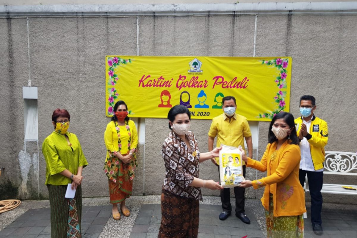 Meutya Hafid sumbang 20 ton beras melalui Perempuan Peduli Golkar