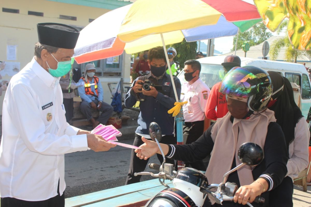 Pengunjung Pasar Senaken Tanah Grogot wajib gunakan masker