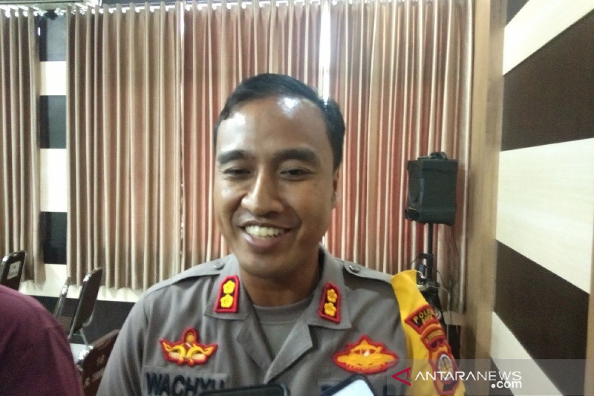 Polres terus ingatkan masyarakat tidak berkerumun selama darurat COVID