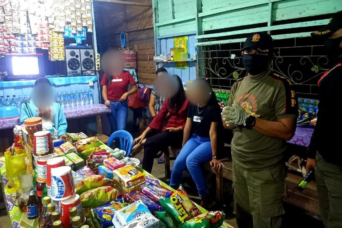 Satpol PP tertibkan warung 'remang-remang' di Kapuas