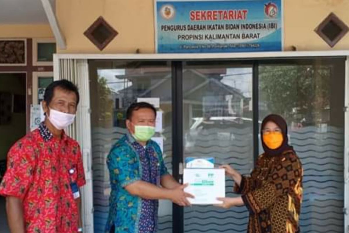 BKKBN Kalbar berikan bantuan ribuan APD pada Ikatan Bidan Indonesia