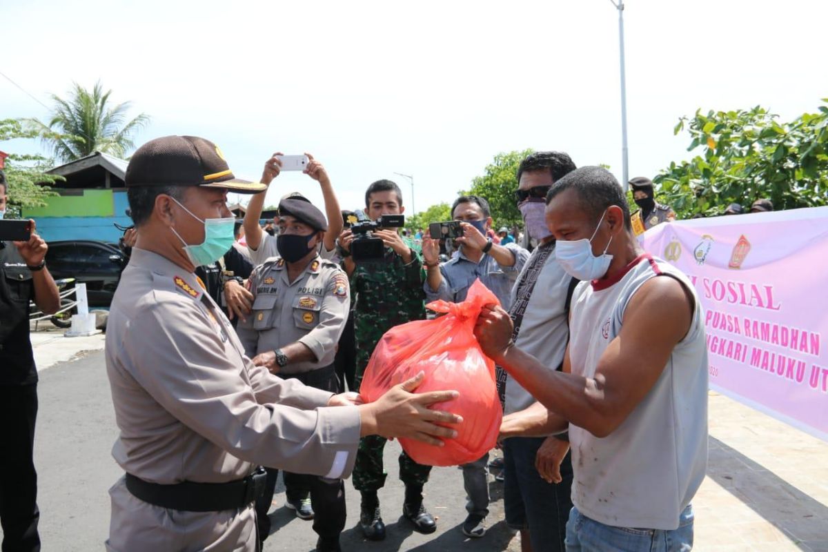 Polda Malut  gelar bakti sosial jelang Ramadan