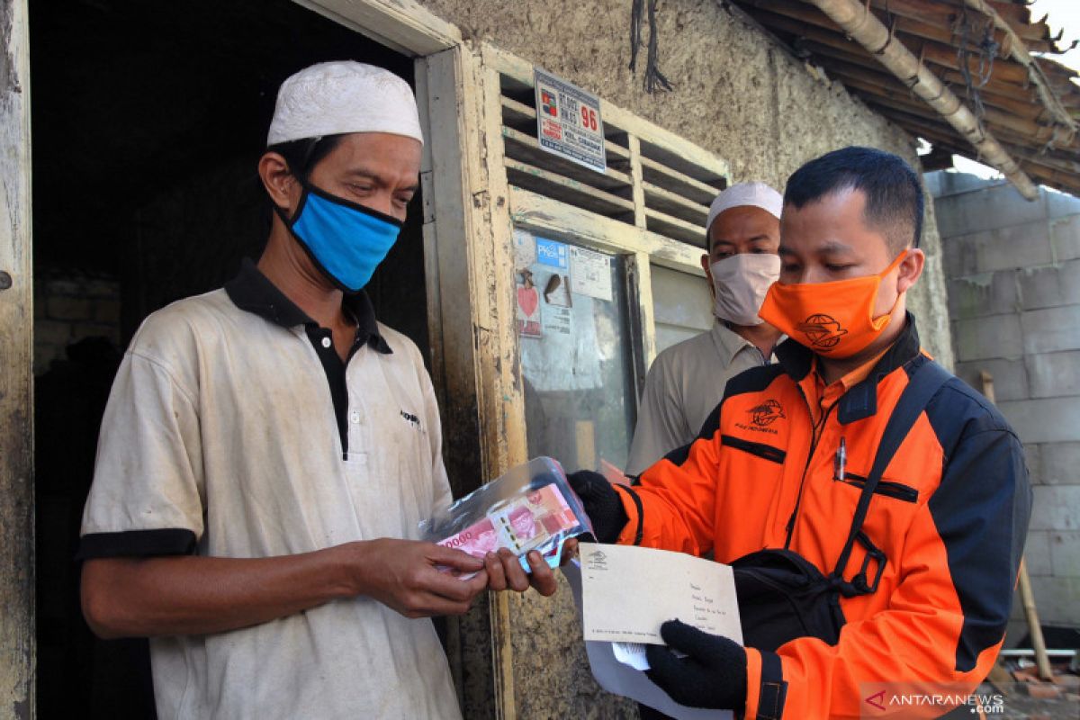 Pemkot Bogor bagikan BLT ke warga terdampak COVID-19 lewat Pos