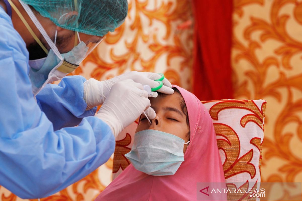 Militer Pakistan angkut vaksin COVID-19 dari China