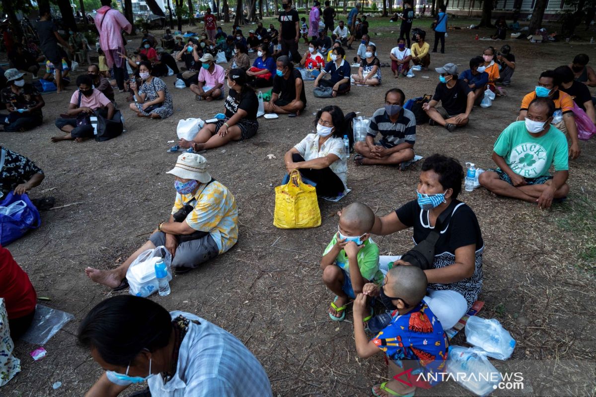 Lusinan bank makanan lokal bermunculan di Thailand di tengah wabah