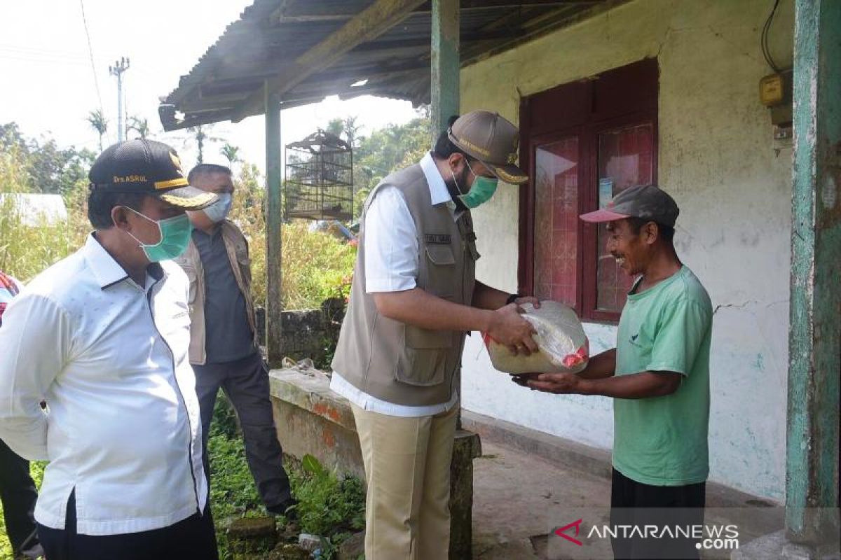Pemkot Padang Panjang salurkan bantuan untuk warga terdampak wabah COVID-19