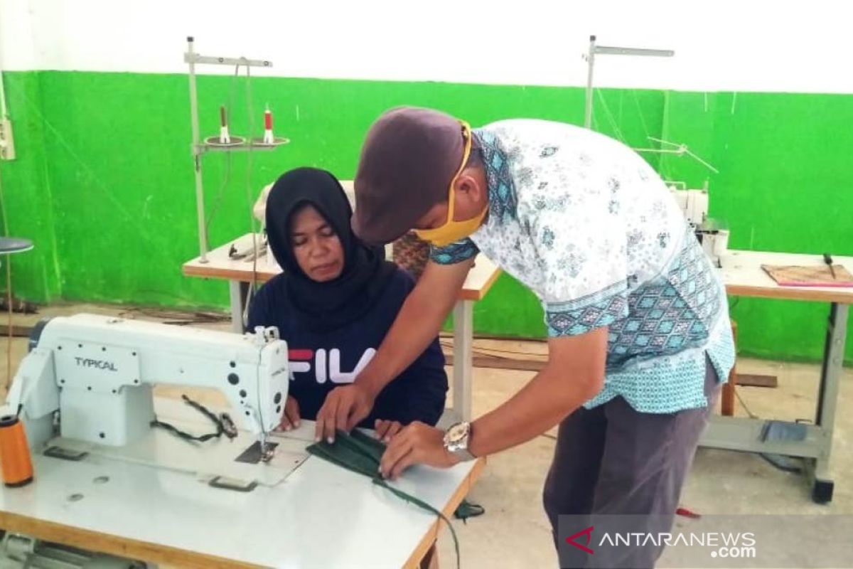 Masyarakat Desa Gambut OKI terima pesanan masker kain, produksi 8.000 lembar