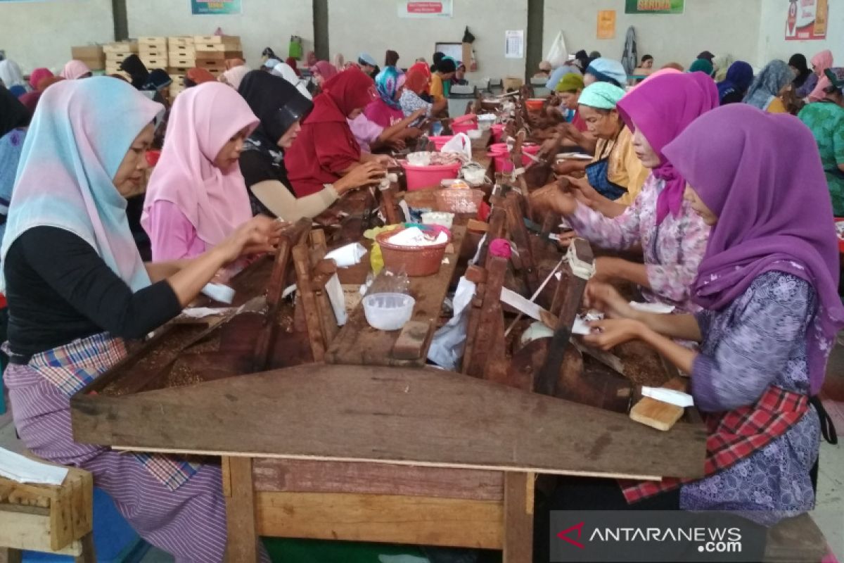 17 buruh pabrik sol sepatu di Kudus kena PHK