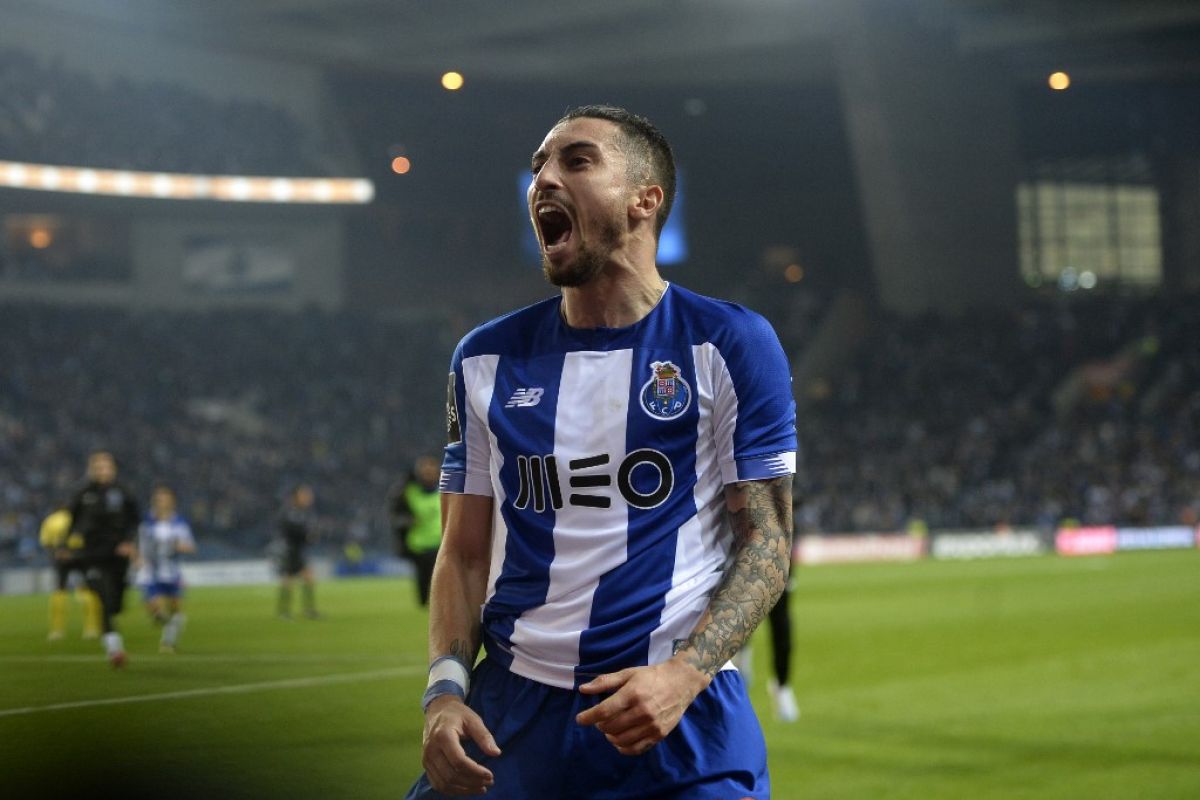 Liga Inggris: MU resmi beli Alex Telles dari Porto