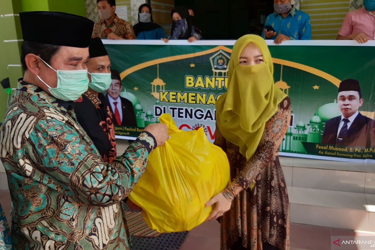 Peduli Pandemi Corona, Kemenag Sultra distribusikan 1.000 peket sembako