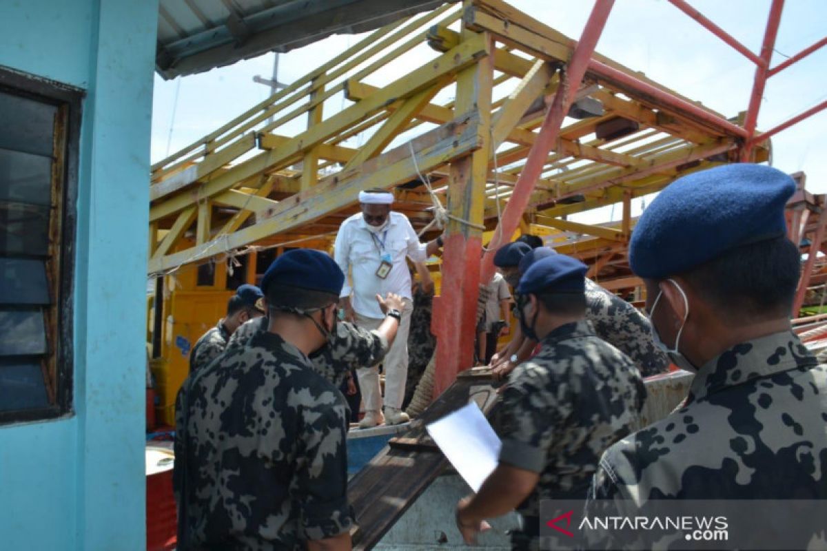 1 kapal ikan asing tenggelam saat akan ditangkap