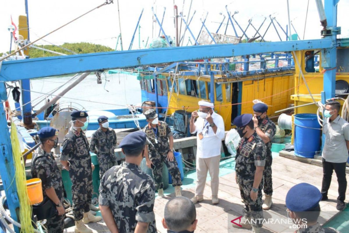 Satu kapal asing tenggelam saat akan ditangkap petugas