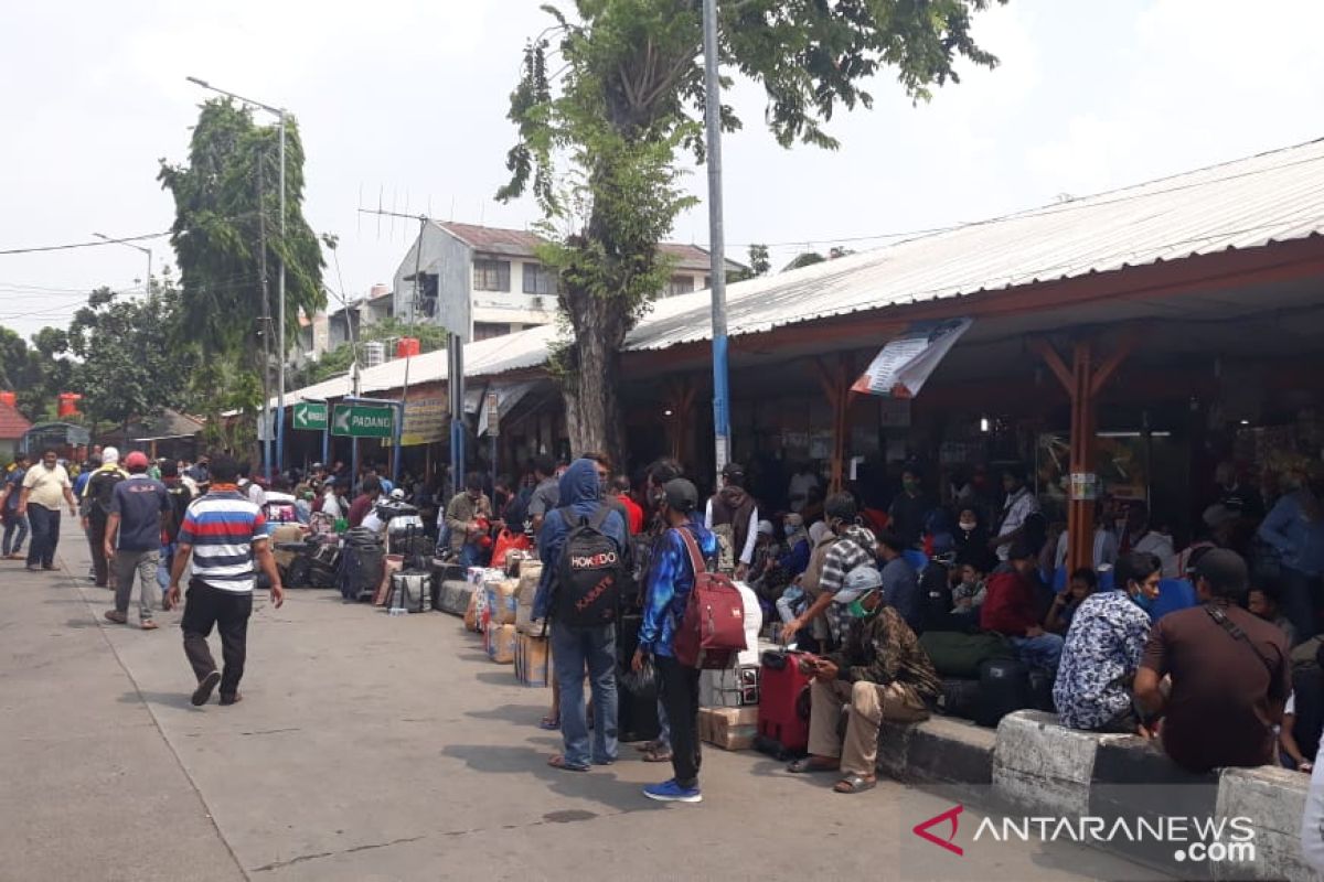 Lonjakan penumpang Terminal Kalideres diperkirakan 100 persen