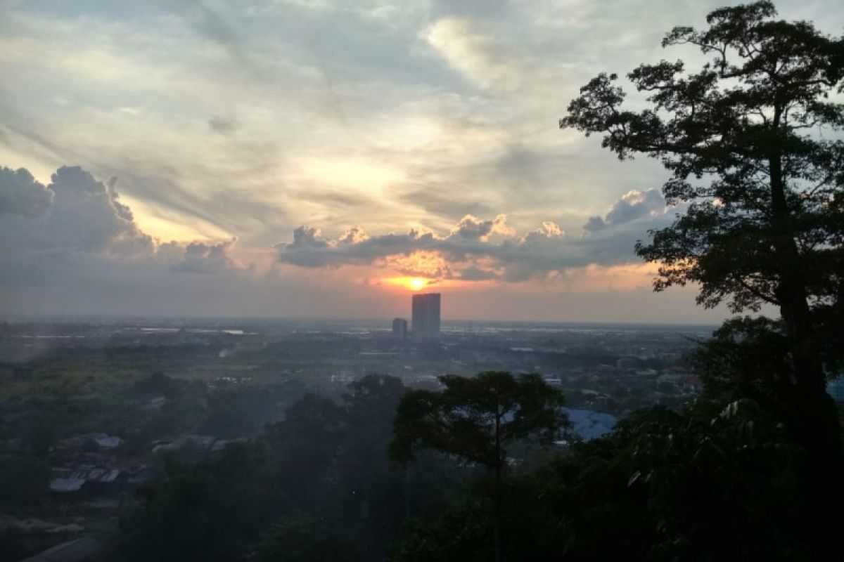 Hilal terlihat di Bukit Condrodipo Kabupaten Gresik