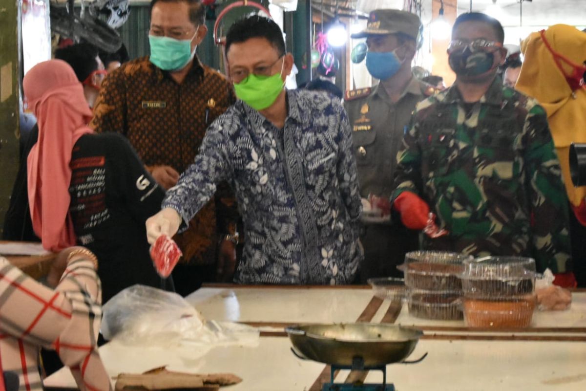 Pemkot Pontianak wajibkan pedagang dan pengunjung pasar tradisional pakai masker