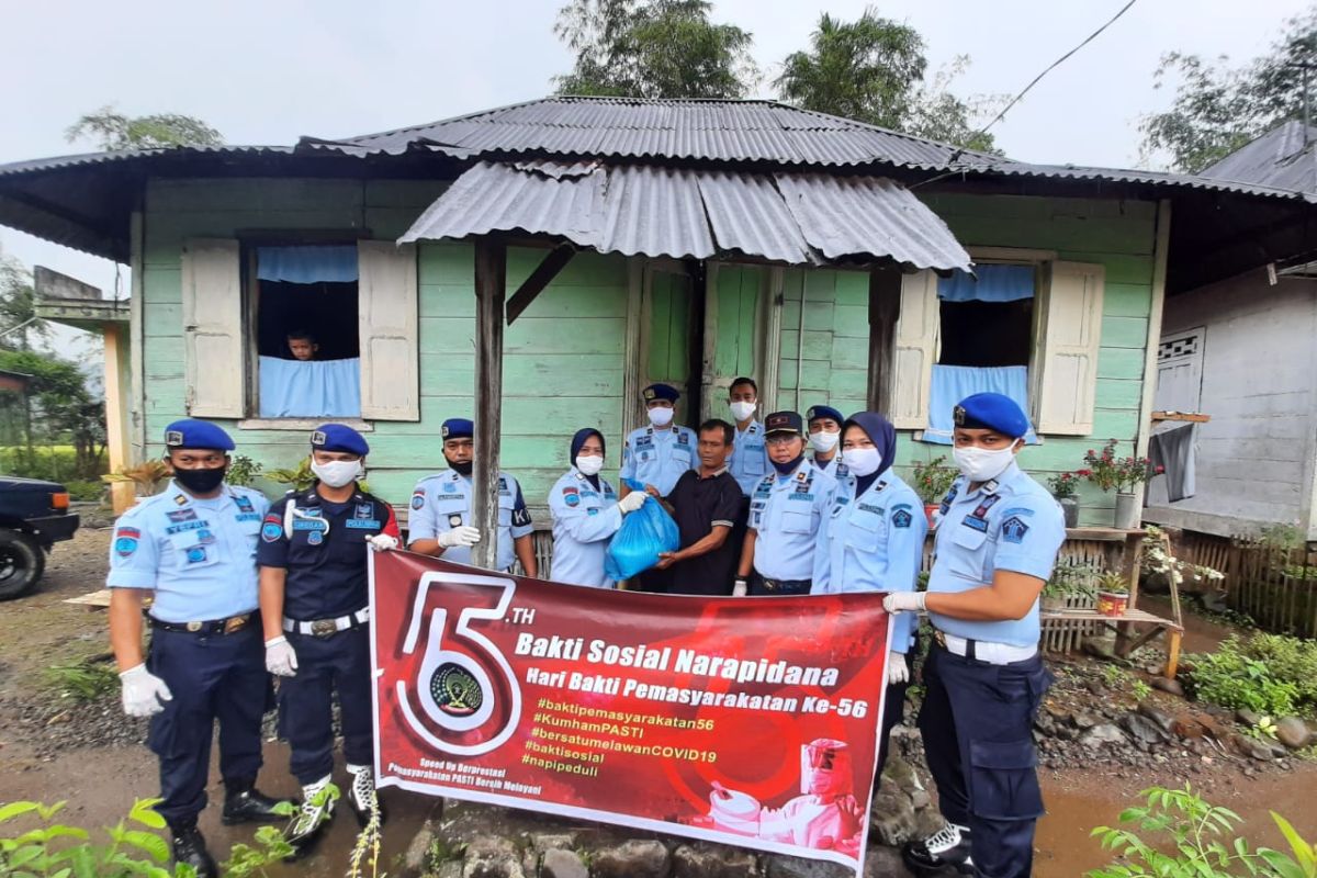 Lapas Talu Pasaman Barat bagikan sembako-APD