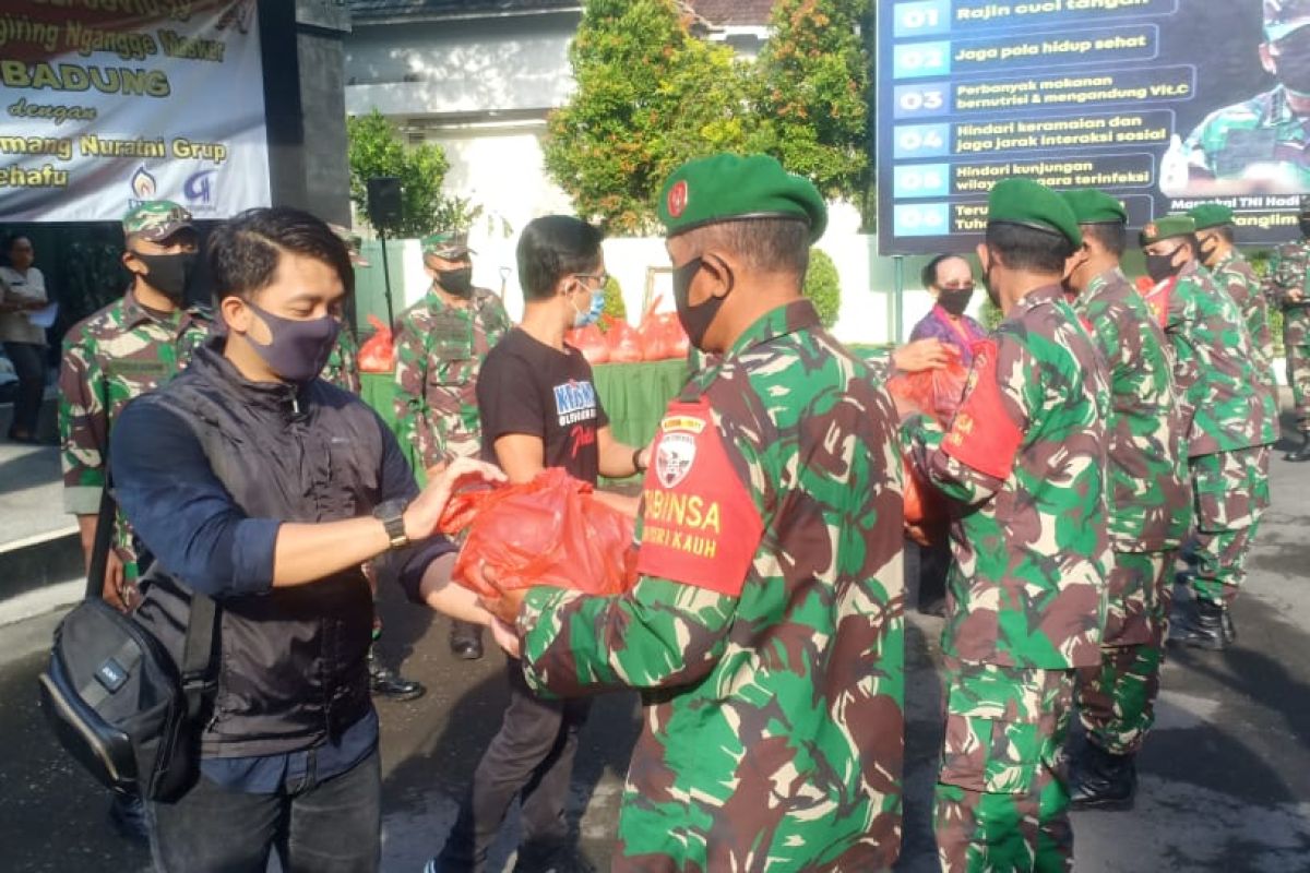 Kodam IX/Udayana bagikan 1.110 paket sembako ke panti asuhan