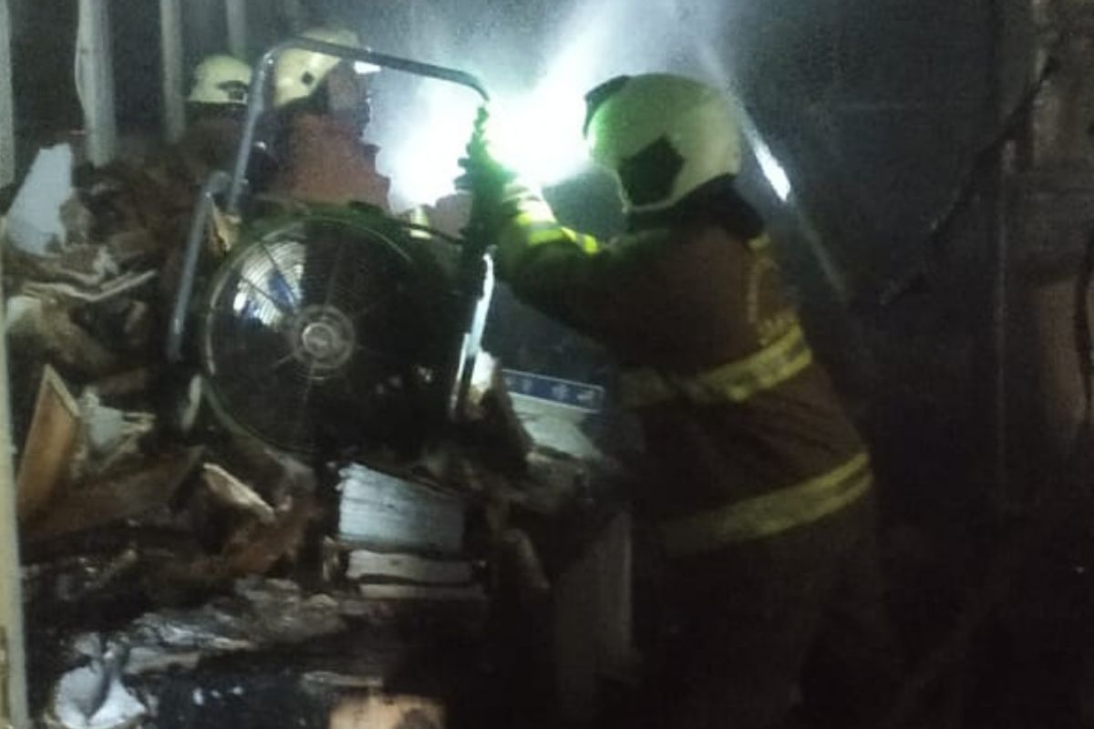 Pengusaha rugi Rp25 juta akibat gudang KFC di Ciracas terbakar