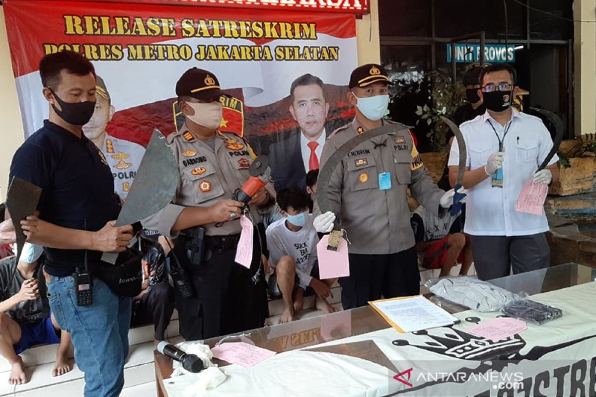 Polisi tangkap 12 anggota gangster pelaku tawuran di Jagakarsa