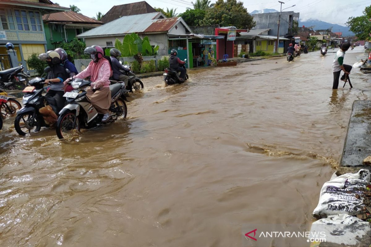 Ratusan rumah di Kota Curup terendam banjir
