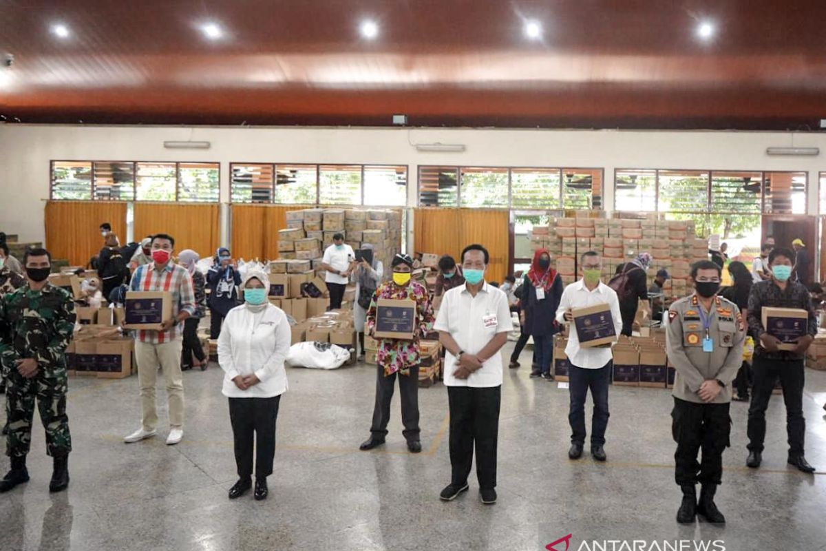 Kemenparekraf serahkan bantuan untuk pekerja pariwisata di Yogyakarta