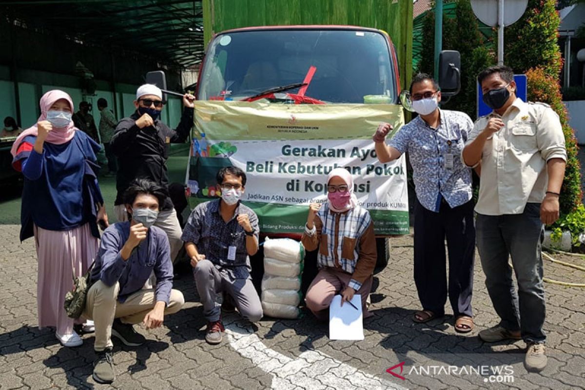 Kemenkop galakkan Gerakan Ayo Beli Kebutuhan Pokok di Koperasi