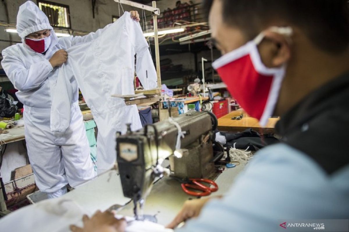 Penjualan APD produksi garmen di Denpasar naik  100 persen