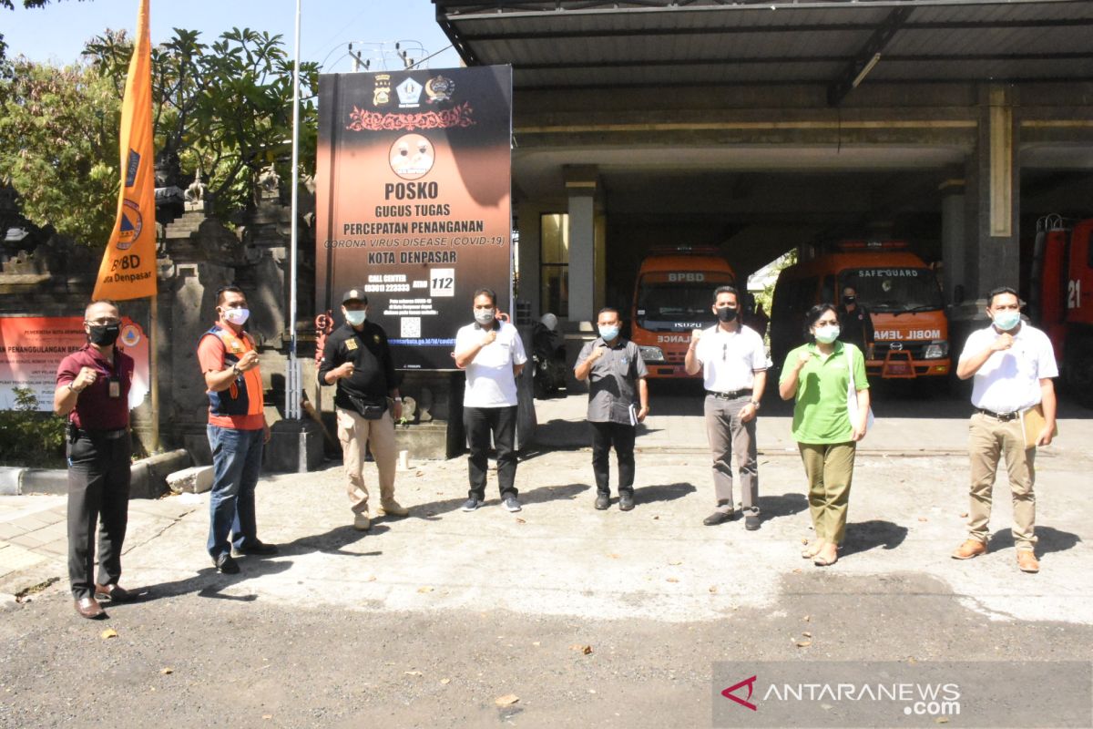 Anggota DPRD Bali kunjungi posko penanganan COVID-19 di Denpasar