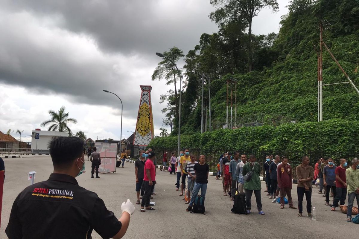 BP3TKI Pontianak fasilitasi pemulangan ratusan PMI bermasalah dari Sarawak