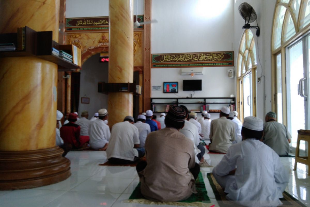 Kaum muslim ganti jumatan dengan shalat dzuhur berjemaah