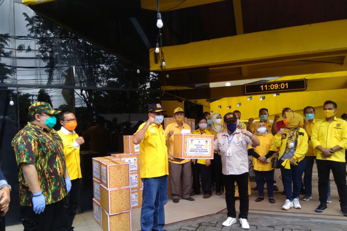 Golkar Kalsel kembali serahkan APD untuk penanganan COVID-19