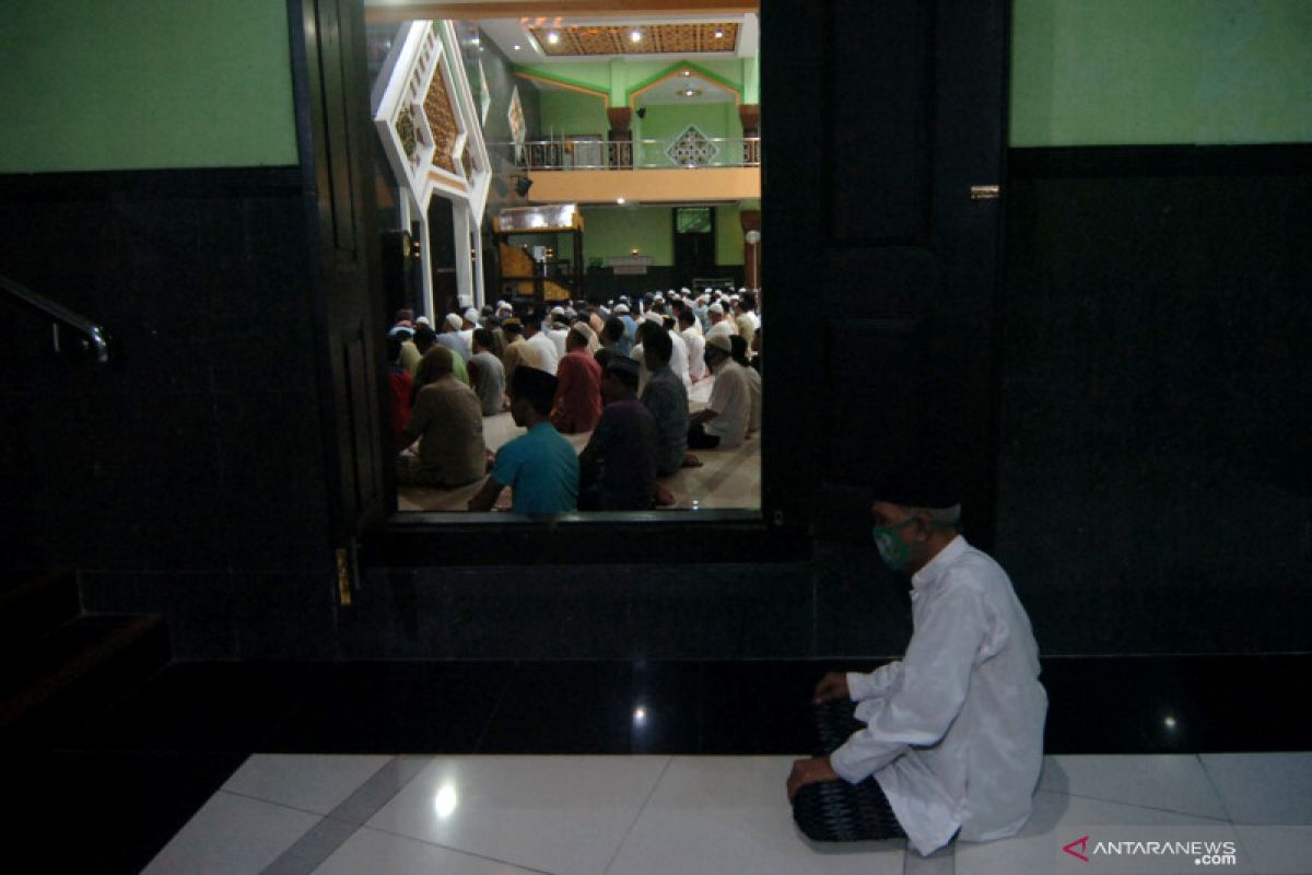 Weekend Stories -- Solace for those performing tarawih in solitude amid pandemic