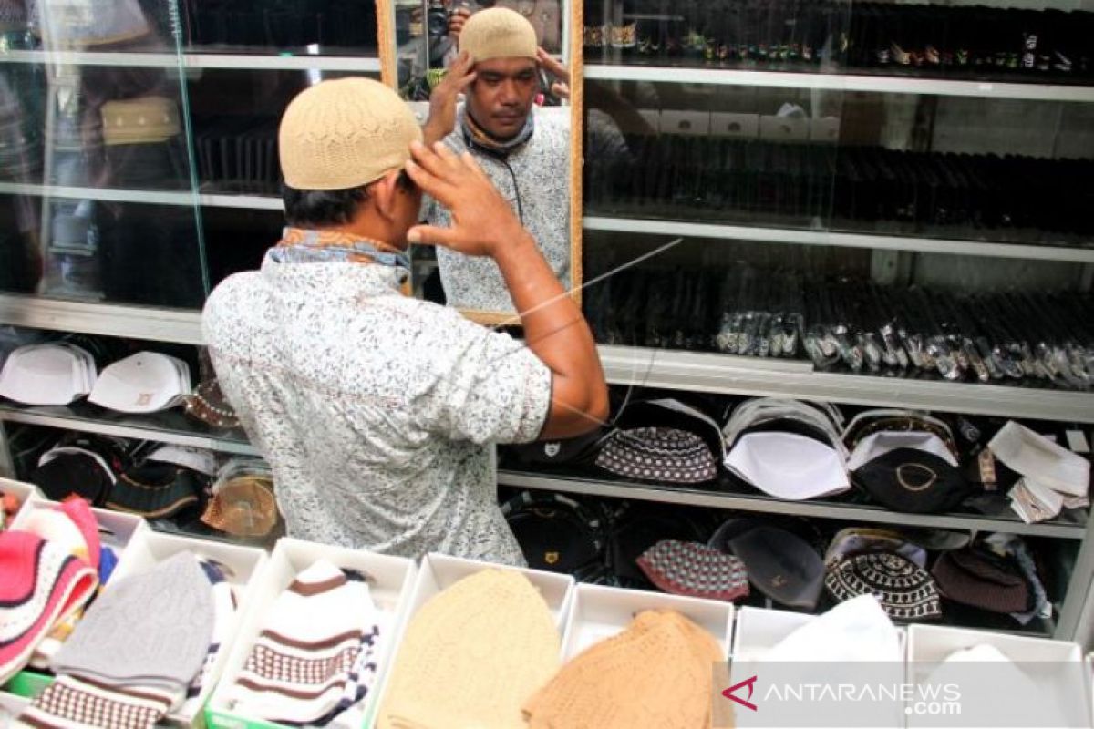 Permintaan peci di Meulaboh meningkat 150 persen selama Ramadhan