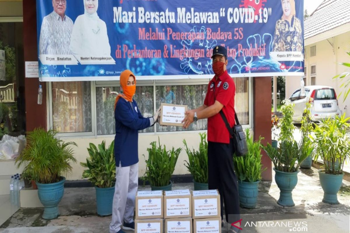 BPP Kendari berikan masker kain produksi sendiri pada Rutan Kendari